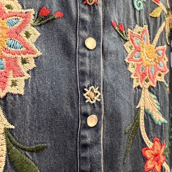 JOHNNY WAS Embroidered Western Denim Shirt Floral Blue Birds Pearl Snap S - Picture 5 of 12